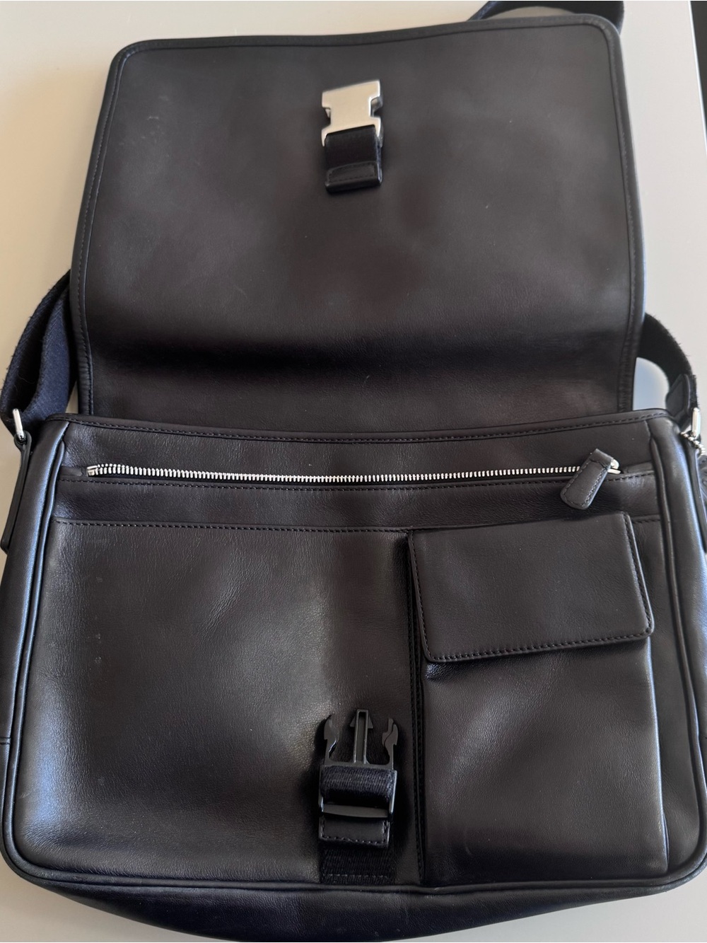 Vintage Coach Black Leather Metropolitan Messenger Bag with Adjustable Strap